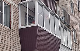 Остекление балкона с выносом по фронту на 200 мм. tab